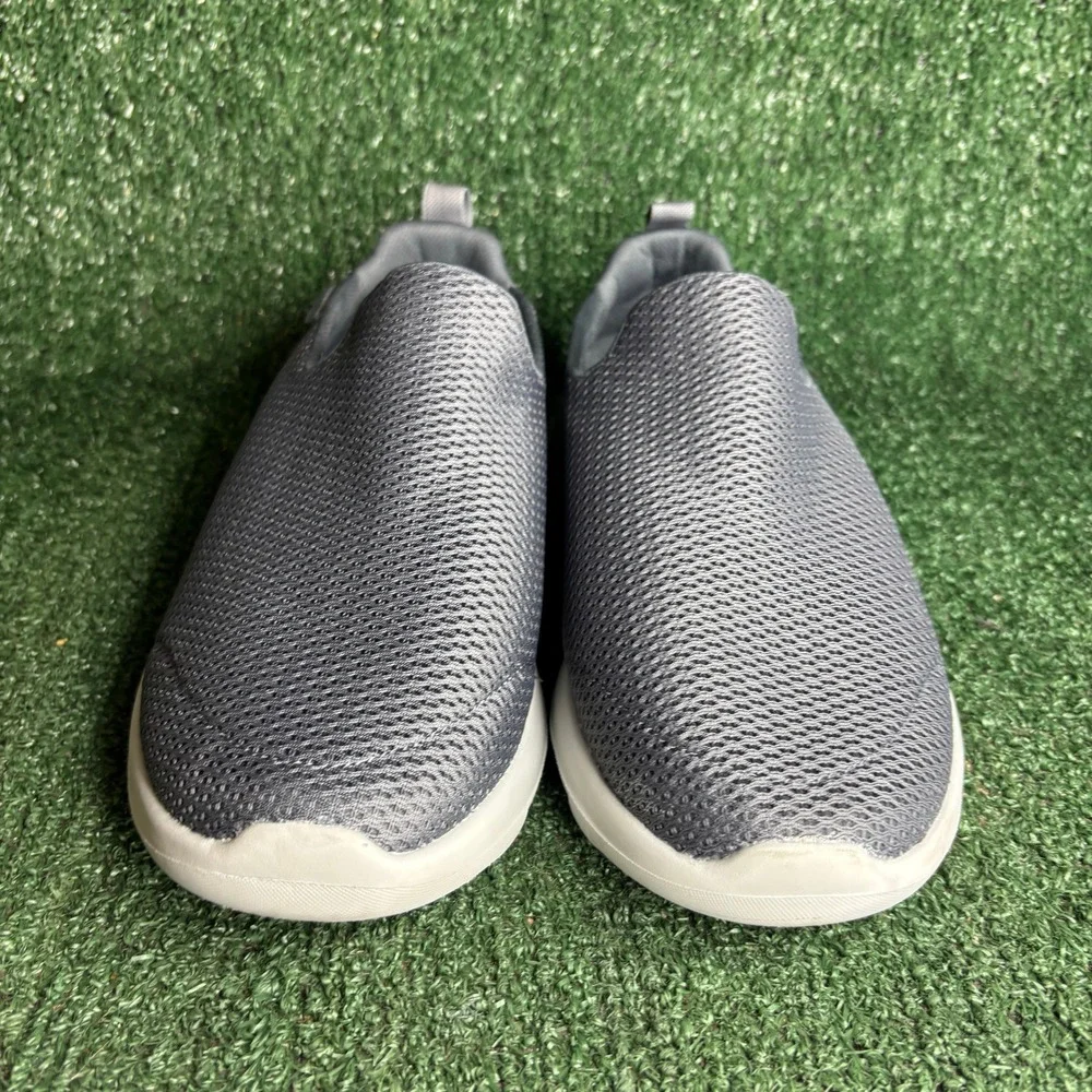 Skechers item you